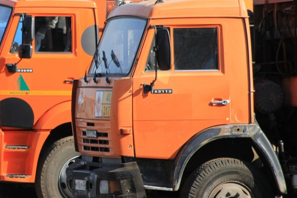 С площадки "Русхимальянса" под Усть-Лугой украли оранжевый грузовик за несколько миллионов