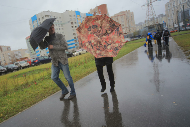 Ленобласть ждут дожди и штормовой ветер, а Петербург — еще и первое наводнение. Готовьтесь к циклону с Антлантики