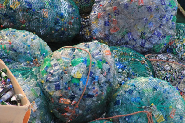 Более полутора тысяч тонн стекла и пластика сдали на переработку жители Ленобласти
