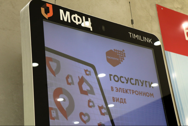 Депутаты ЗакСа Ленобласти хотят разрешить регистрировать машины прямо в МФЦ