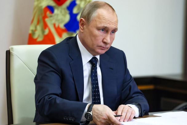 Путин продлил запрет на ввоз и вывоз некоторых товаров и сырья