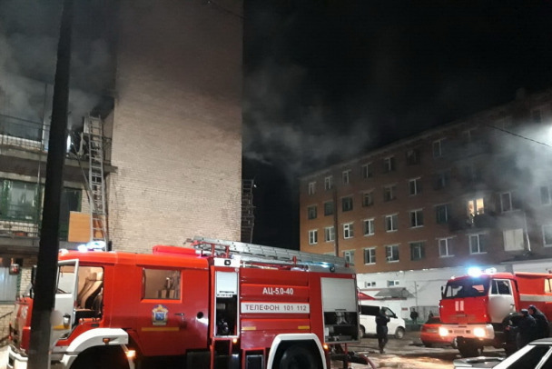 Восемь человек были эвакуированы во время пожара в Тосно