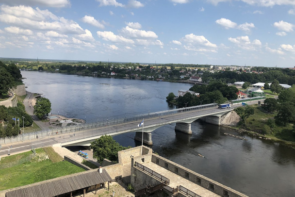 Пешеходный мост между Нарвой и Ивангородом закроют в конце ноября
