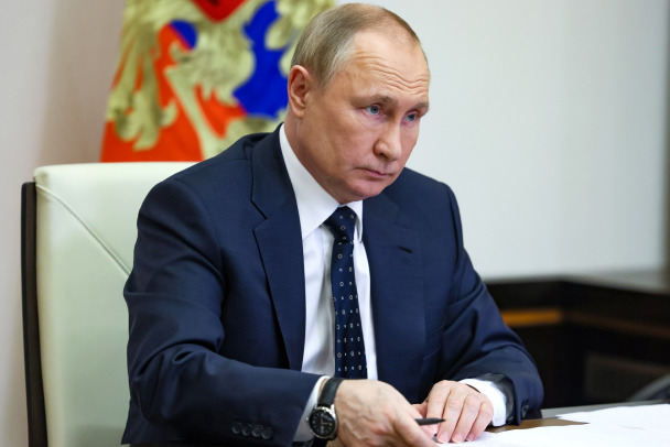 Путин рассказал, что общается с участниками спецоперации по телефону