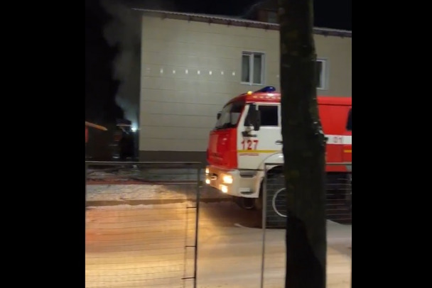 Женщина погибла при пожаре в двухэтажке Кировска