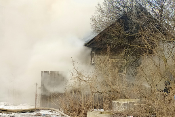 Подозреваемого в поджоге дома с пенсионером в Кировском районе задержали в Петербурге