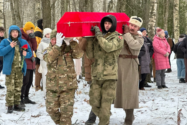 Останки 145 советских солдат перезахоронили на мемориале «Синявинские высоты» в Ленинградской области