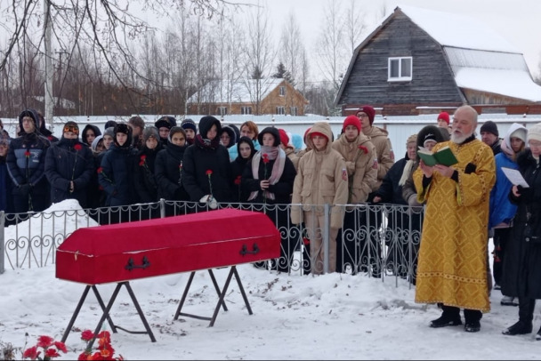 Останки 16 красноармейцев перезахоронили в Лужском районе
