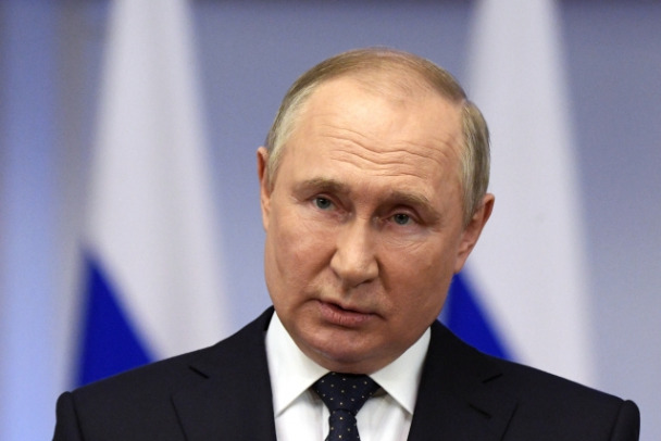 Путин поручил проиндексировать зарплаты бюджетников