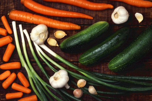 Огурцы, морковь и лук лидируют. В России дорожают овощи и фрукты