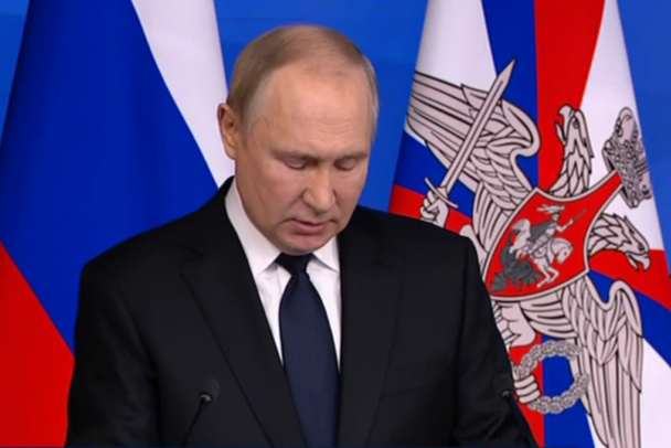 Путин пообещал развивать ядерную триаду