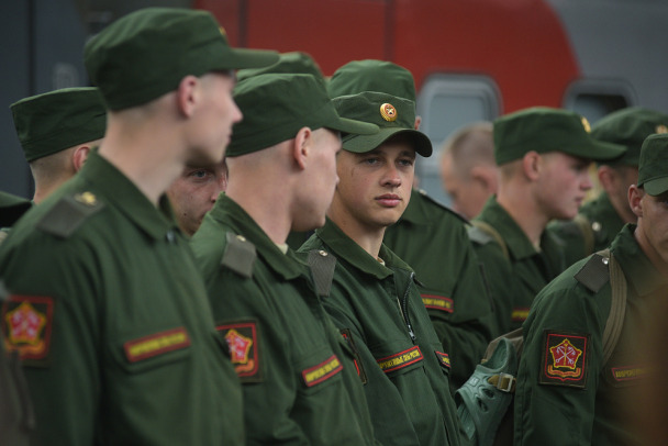 Россияне хотят, чтобы в армию призывали мужчин от 21 до 27 лет