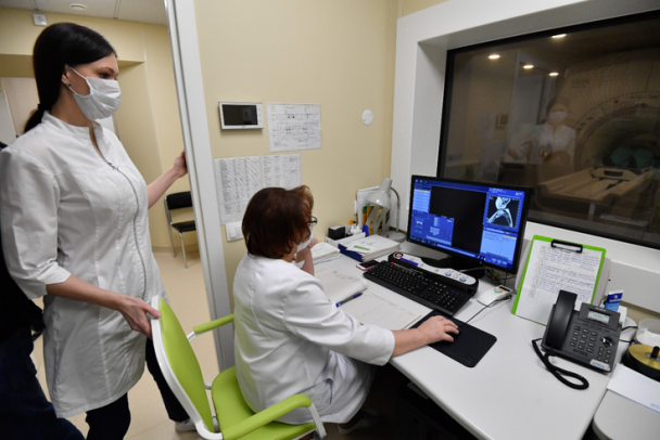 Как медицинские учреждения Ленобласти работают в праздники