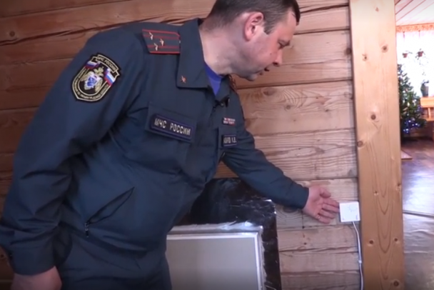 Холода и пожары приходят вместе. МЧС разъясняет, как обезапасить дома с печами и газом - видео