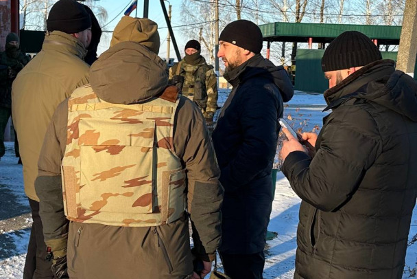 Видео: В Россию вернулись из плена 50 военных