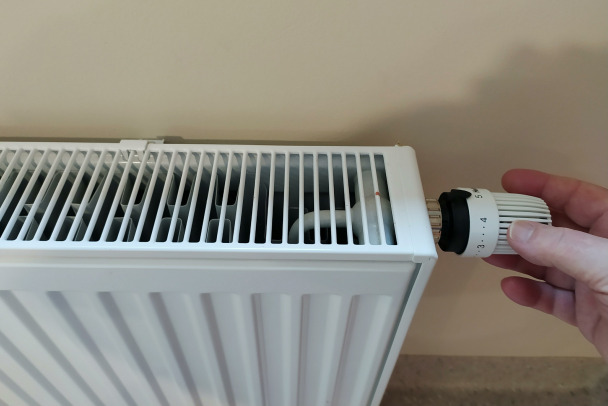 «Замерзают даже телефоны». Школа в Гарболово начала год Кролика с дрожащими от холода руками