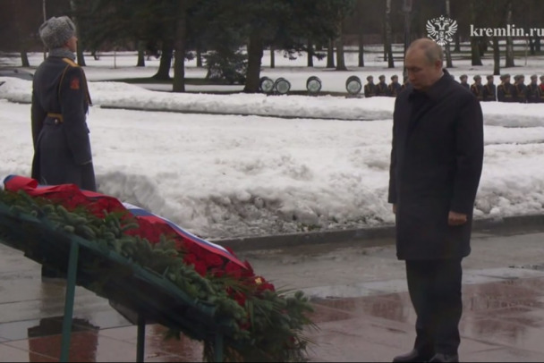 Путин посетил Пискарёвское кладбище в годовщину Прорыва блокады  видео