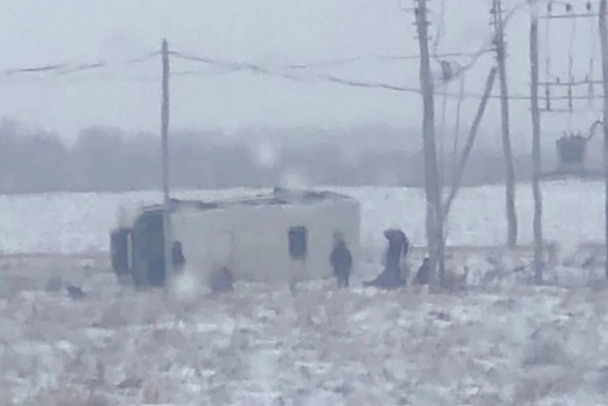 Автобус перевернулся в кювете в Оржицах, трем пострадавшим потребовались врачи - фото