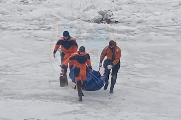 Гибель мужчины на льду Невы у Свердлова стала уголовным делом