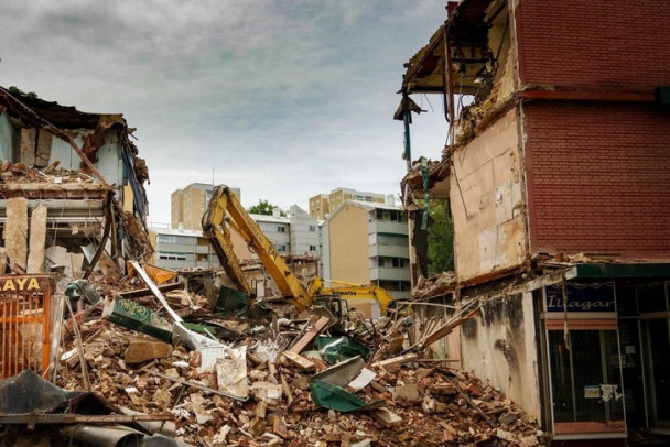 "Бей, беги, замри": невролог объясняет, что происходит с организмом человека во время землетрясения