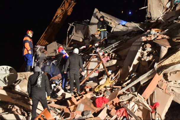 В Турции после землетрясений задержали более 300 мародеров и недобросовестных строителей