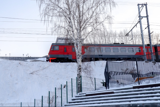 Схему движения ряда пригородных поездов изменит закрытие станции метро "Ладожская"