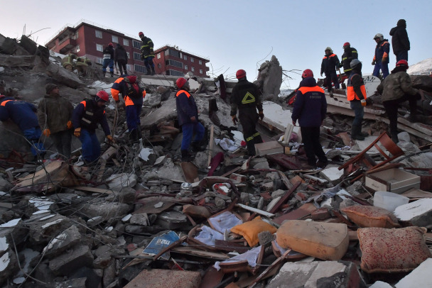Число погибших при разрушительном землетрясении в Турции продолжает расти
