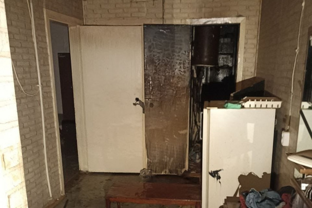 Сразу три квартиры вспыхнули ночью в бараке Сертолово. Спасли 15 человек, в том числе четырех детей