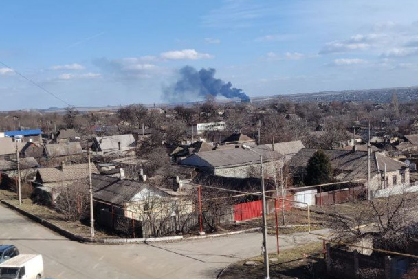 Над Енакиево в ДНР сбили самолет - фото