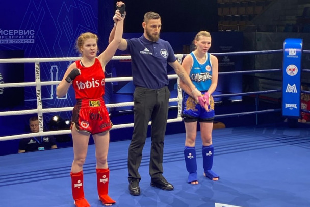 Юная спортсменка из Гатчины выбила "серебро" на чемпионате по тайскому боксу