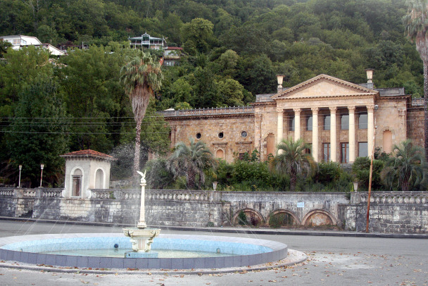 В Абхазии сдвинулись сроки начала турсезона. Курорт набирает популярность на фоне падения интереса к Крыму