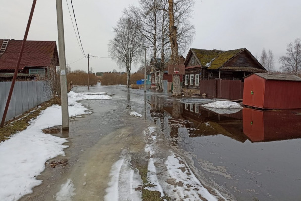 В Тихвинке опустился уровень воды - фото