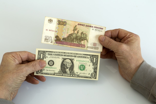 Доллар подскочил до 79 рублей, а евро - до 86 рублей, впервые с апреля 2022 года