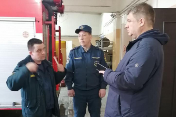 В России открыт горячий сезон лесных пожаров и паводков. Спасатели Ленобласти уже готовы