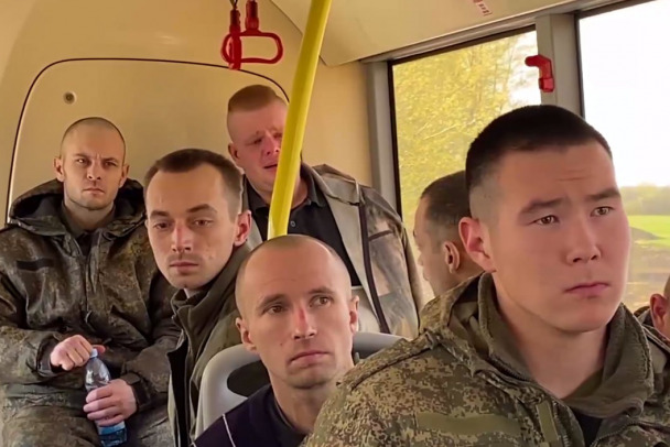 В Россию вернулись 40 военнопленных - видео