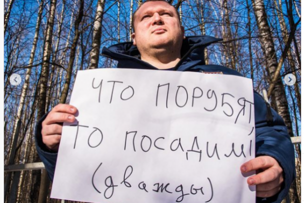 Депутат ЗакСа Ленобласти Федичев, после показаний которого некоторые оказались, а другие окажутся в СИЗО, замечен на работе