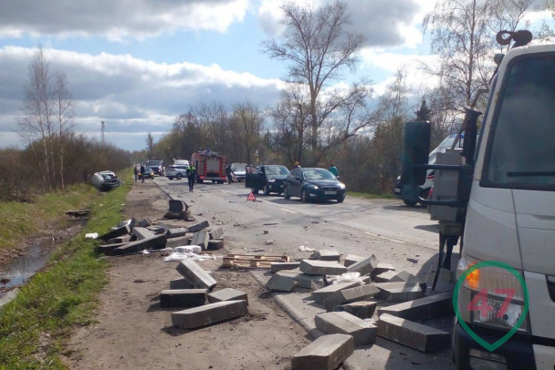 4 мая 2023 года на трассе "Ропша – Марьино", у поселка Новая Ропша ...