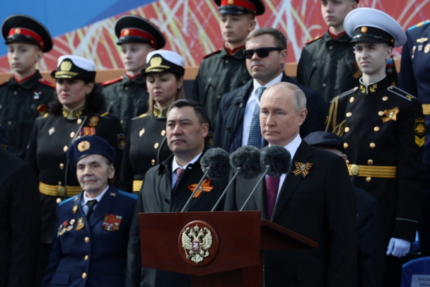 Для России нет враждебных народов на Западе и Востоке. Что сказал Путин на параде Победы