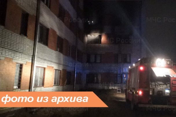Из-за пожара в пятиэтажке Кингисеппа эвакуировали 16 человек