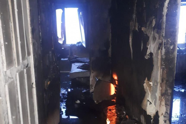Жильцов горящей 10-этажки в Коммунаре эвакуировал патруль Росгвардии - фото