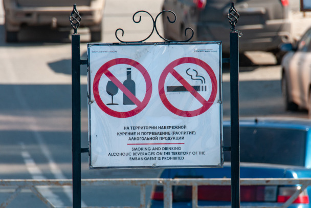 Запрет на продажу до 21 года крепкого алкоголя одобряют более трети россиян, любой алкосодержащей продукции  почти столько же