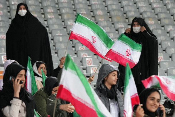 Женщин Ирана снова пустят на стадионы
