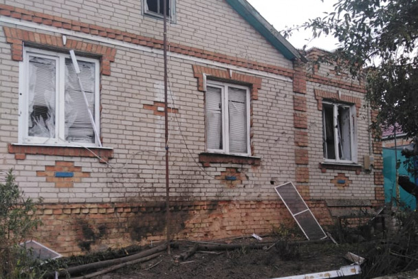 В деревне под Курском после атаки ВСУ разбиты несколько домов — фото