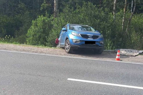 Два человека пострадали в массовой аварии с грузовиками на Мурманском шоссе под Кировском - фото