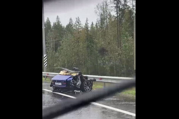 BMW разорвало напополам о столб на «Скандинавии». Погиб пассажир, пострадали еще двое, в том числе ребенок