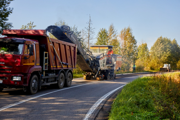 В Ленобласти ремонтируют дорогу на Пупышево