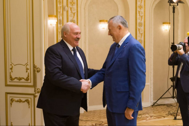 Лукашенко рассказал Дрозденко, что говорил с Путиным о железной дороге в Ленобласть