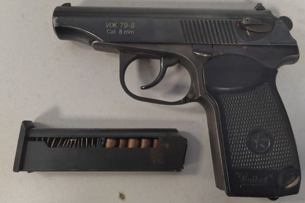 71-летней пенсионерке с оружием не дали покинуть Петербург на автобусе