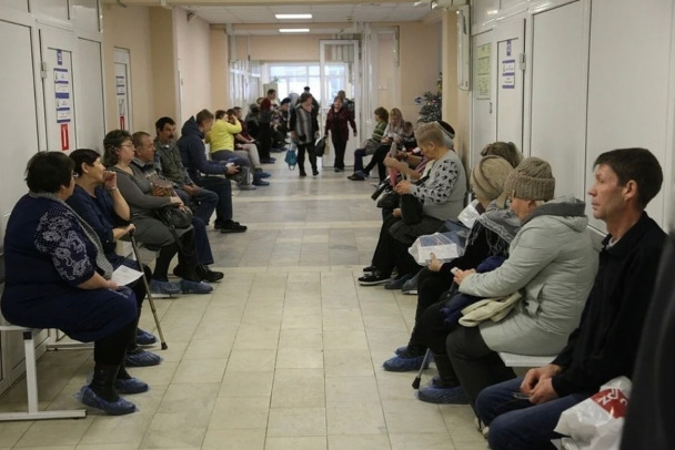 ФАС Ленобласти наказала частную клинику за то, что чиновники и судьи сидели в очередях у грязных туалетов