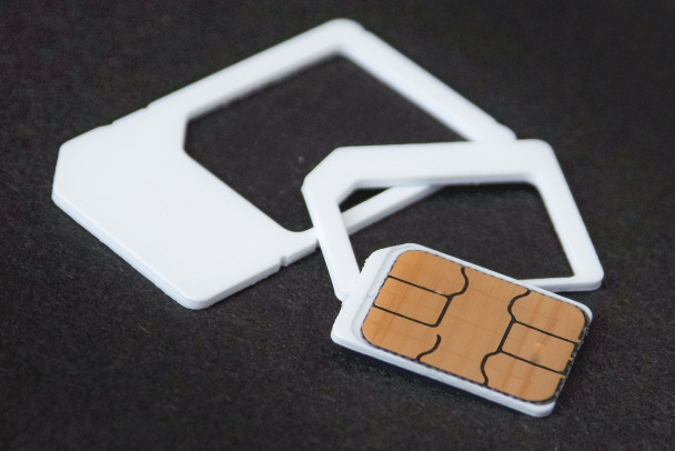 «Продлите SIM-карту». Мошенники стали вчетверо чаще звонить от имени сотовых операторов